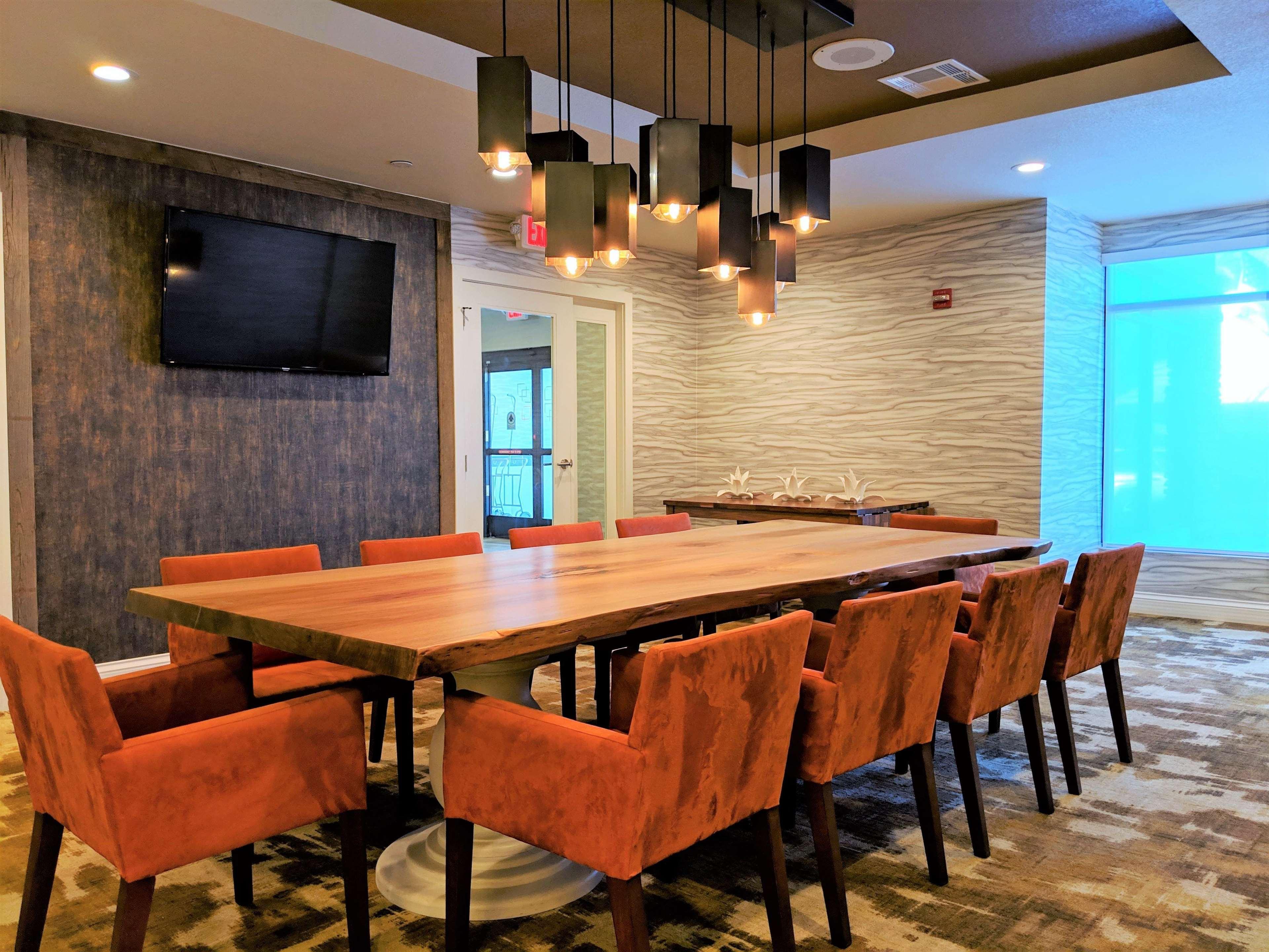 Hilton Garden Inn Phoenix Airport Экстерьер фото