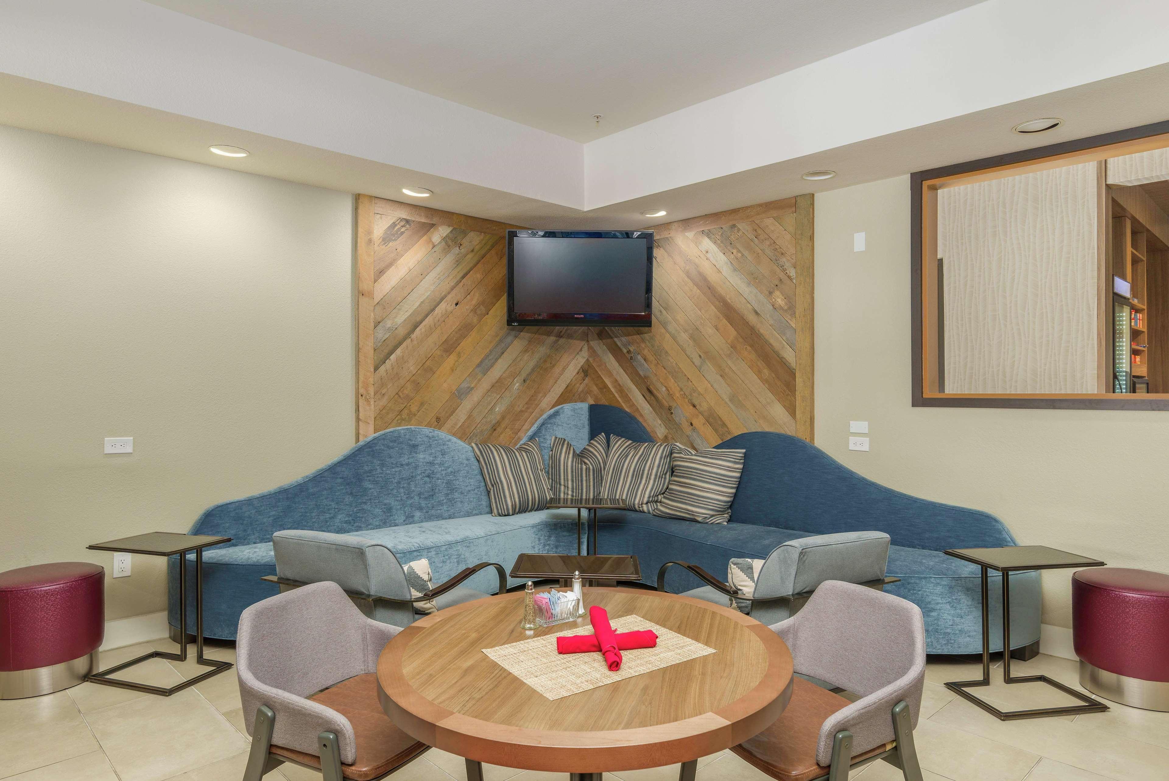 Hilton Garden Inn Phoenix Airport Экстерьер фото