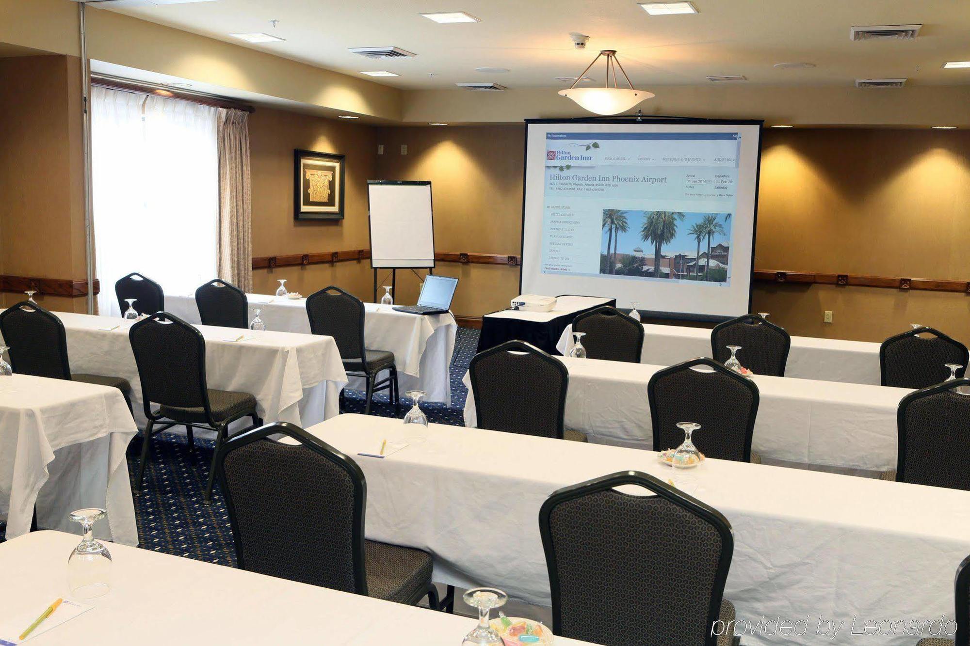Hilton Garden Inn Phoenix Airport Экстерьер фото