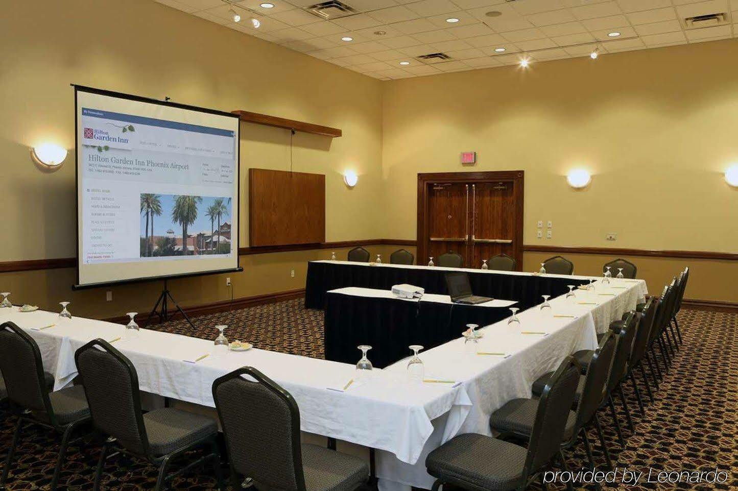 Hilton Garden Inn Phoenix Airport Экстерьер фото